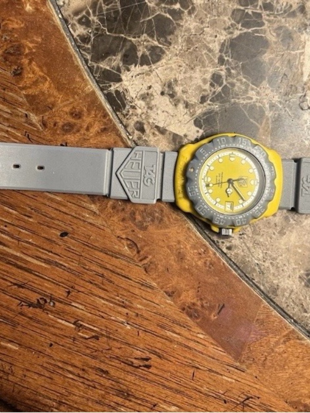 Tag Heuer Formula 1 Yellow/Grey Swiss made Watch (Unisex)